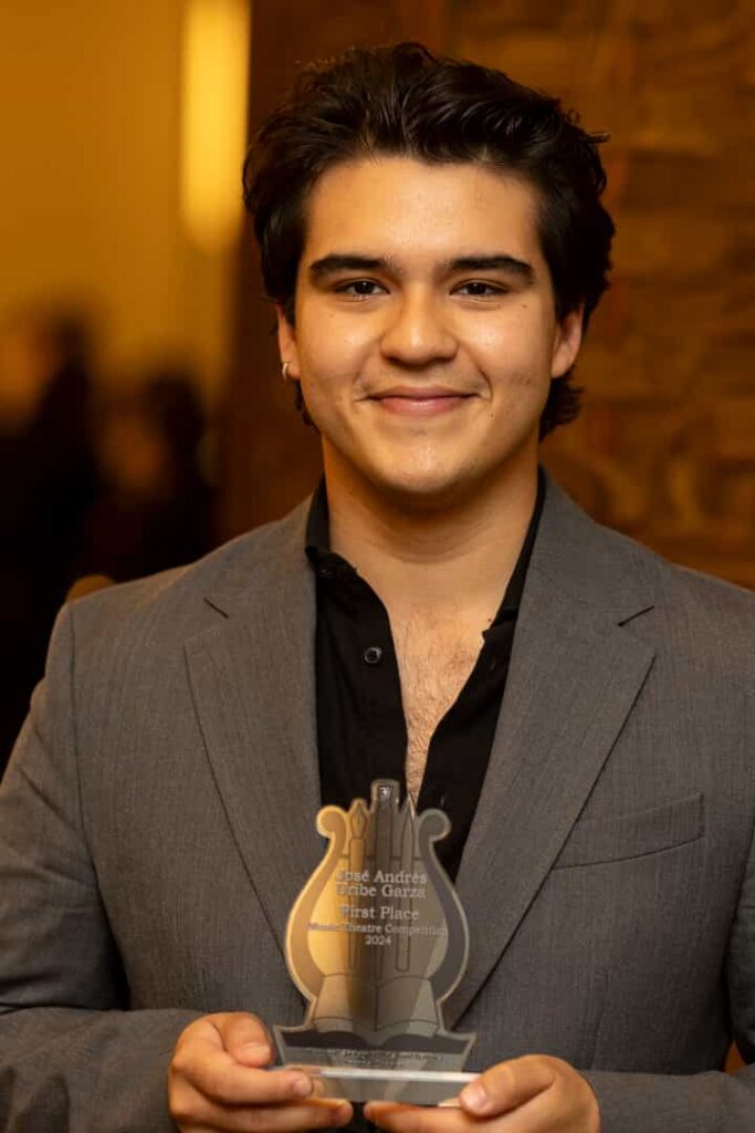 José Andrés Uribe Garza with the Musical Theatre Award